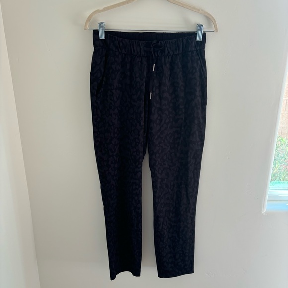 Lululemon On The Fly 7/8 Pant Formation in Camo - Picture 2 of 6